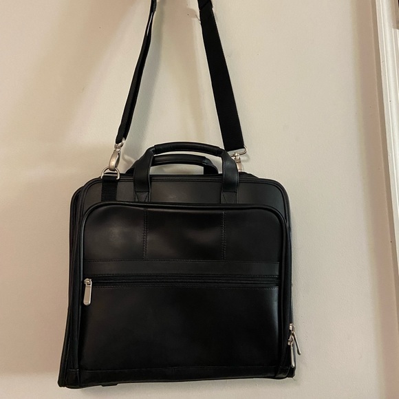 Messenger shoulder travel bag w/ detachable strap
